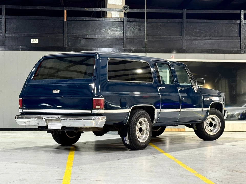 1987 Chevrolet Suburban 7th Gen - Image 19 of 31