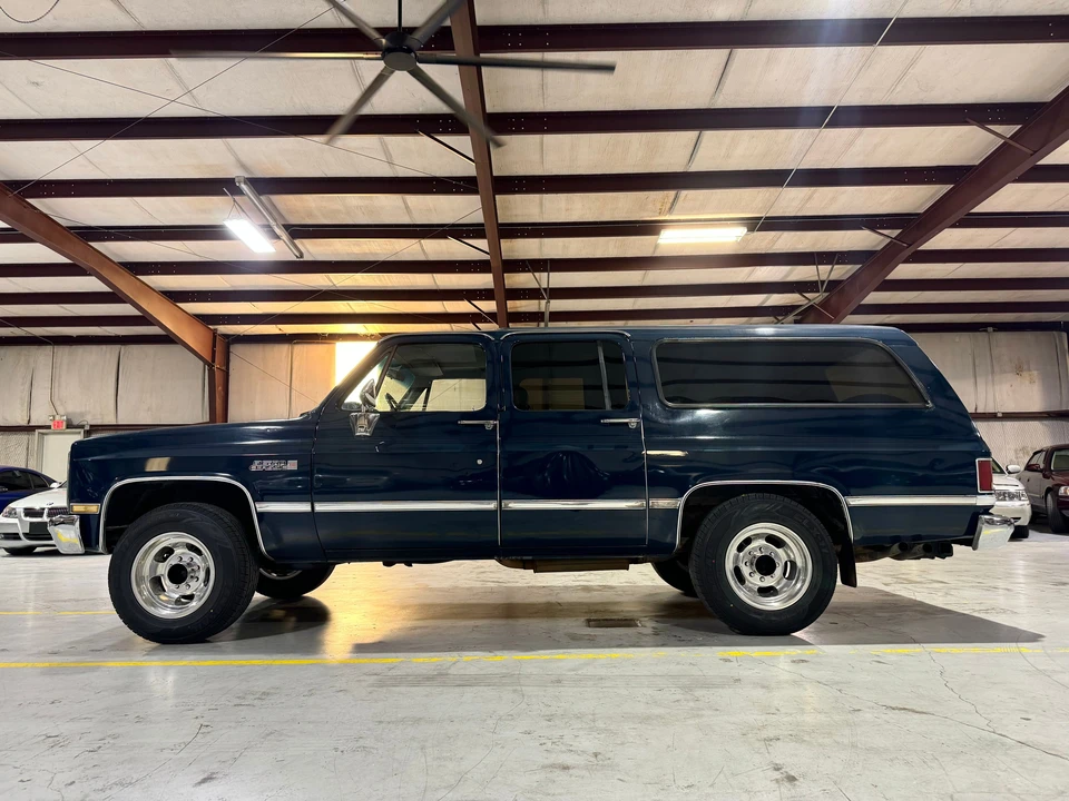 1987 Chevrolet Suburban 7th Gen - Image 7 of 31