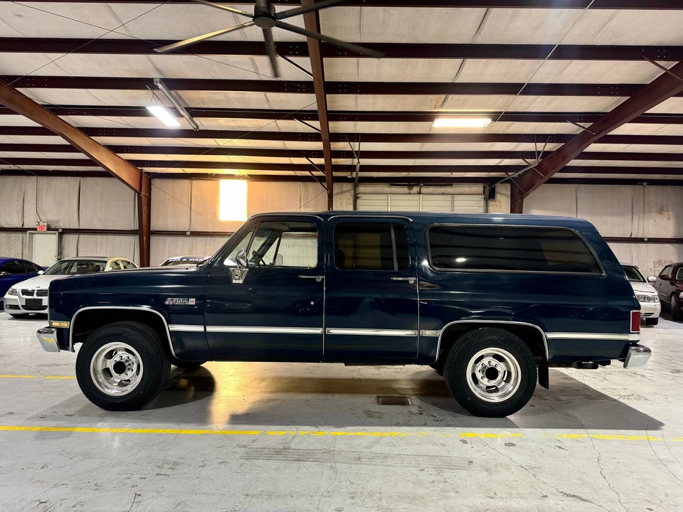 1987 Chevrolet Suburban 7th Gen - Image 8 of 31