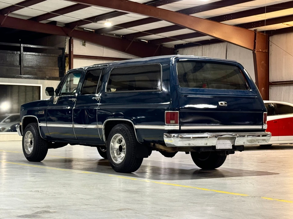 1987 Chevrolet Suburban 7th Gen - Image 10 of 31