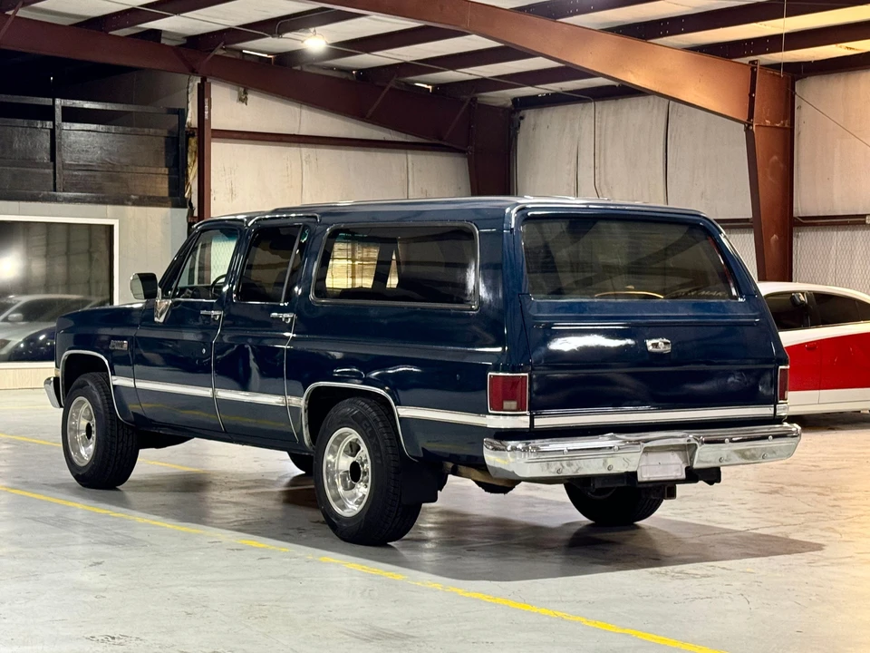 1987 Chevrolet Suburban 7th Gen - Image 11 of 31