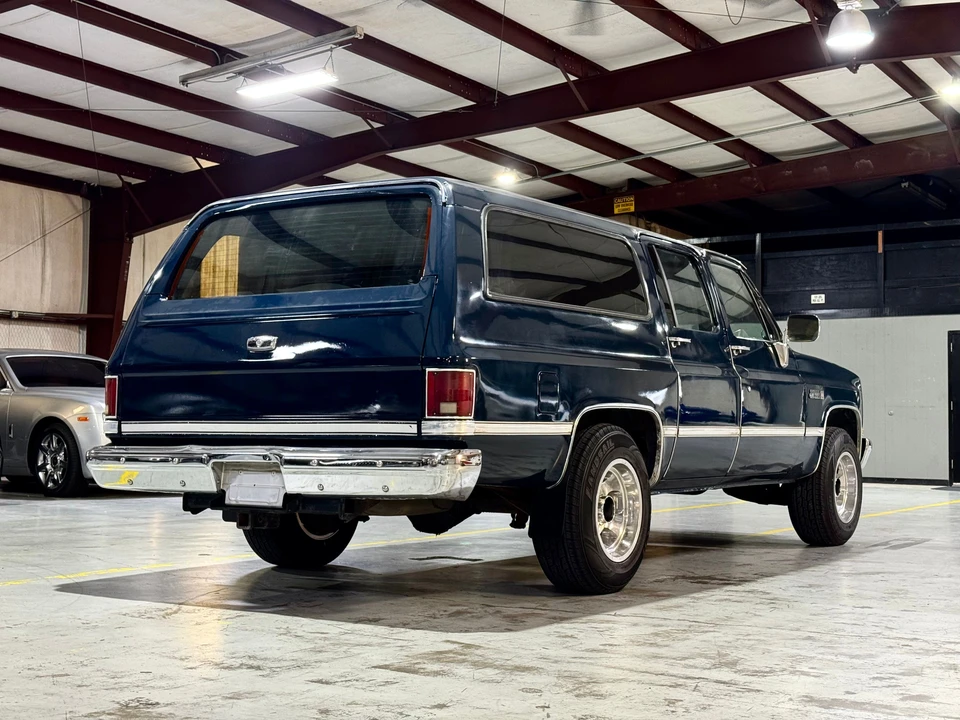 1987 Chevrolet Suburban 7th Gen - Image 18 of 31