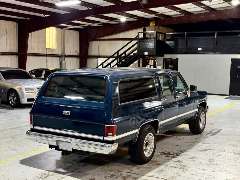 1987 Chevrolet Suburban 7th Gen - Image 16 of 31