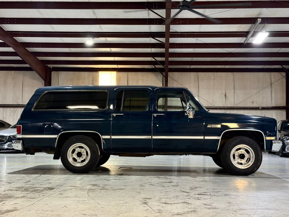 1987 Chevrolet Suburban 7th Gen - Image 22 of 31
