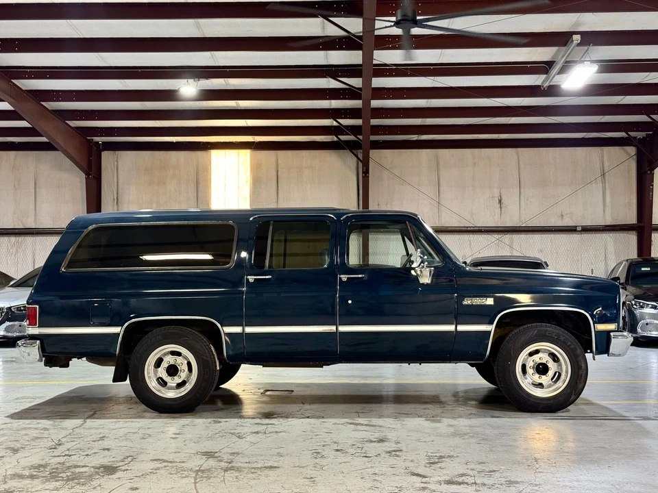 1987 Chevrolet Suburban 7th Gen - Image 21 of 31