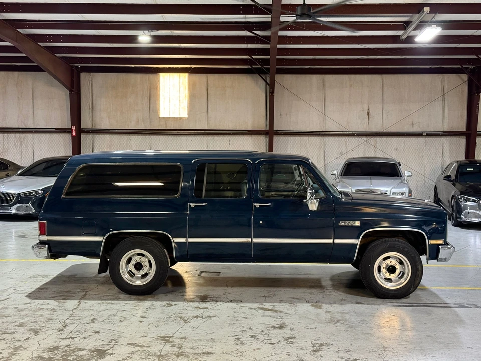 1987 Chevrolet Suburban 7th Gen - Image 20 of 31