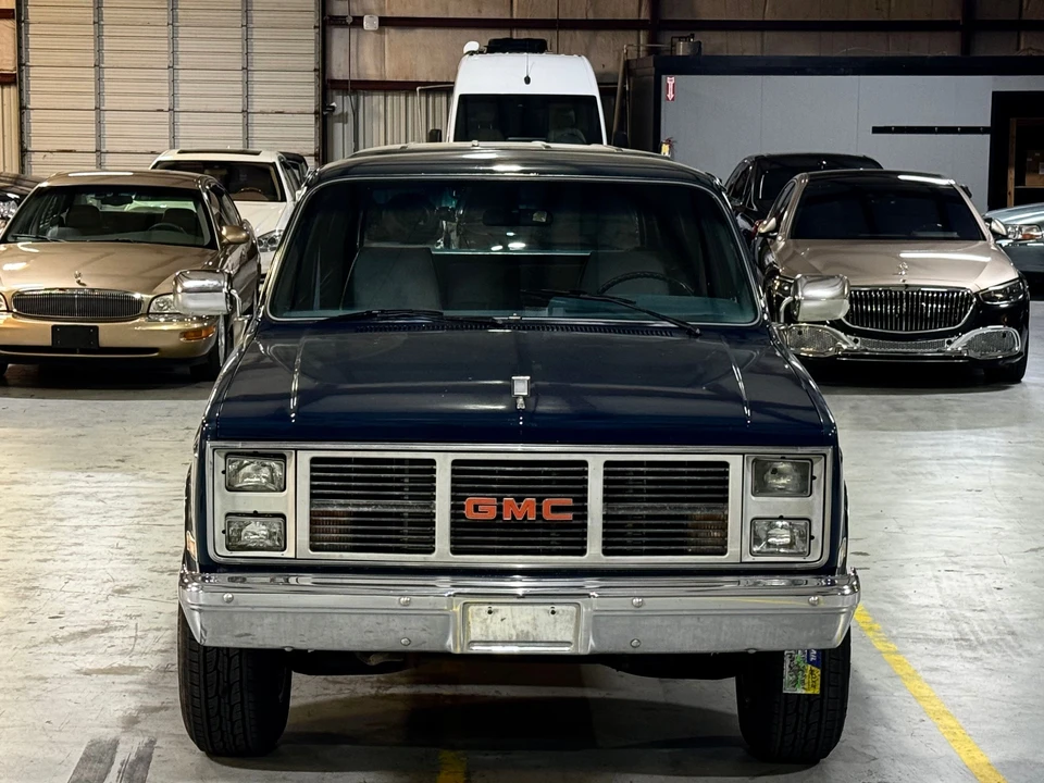 1987 Chevrolet Suburban 7th Gen - Image 26 of 31