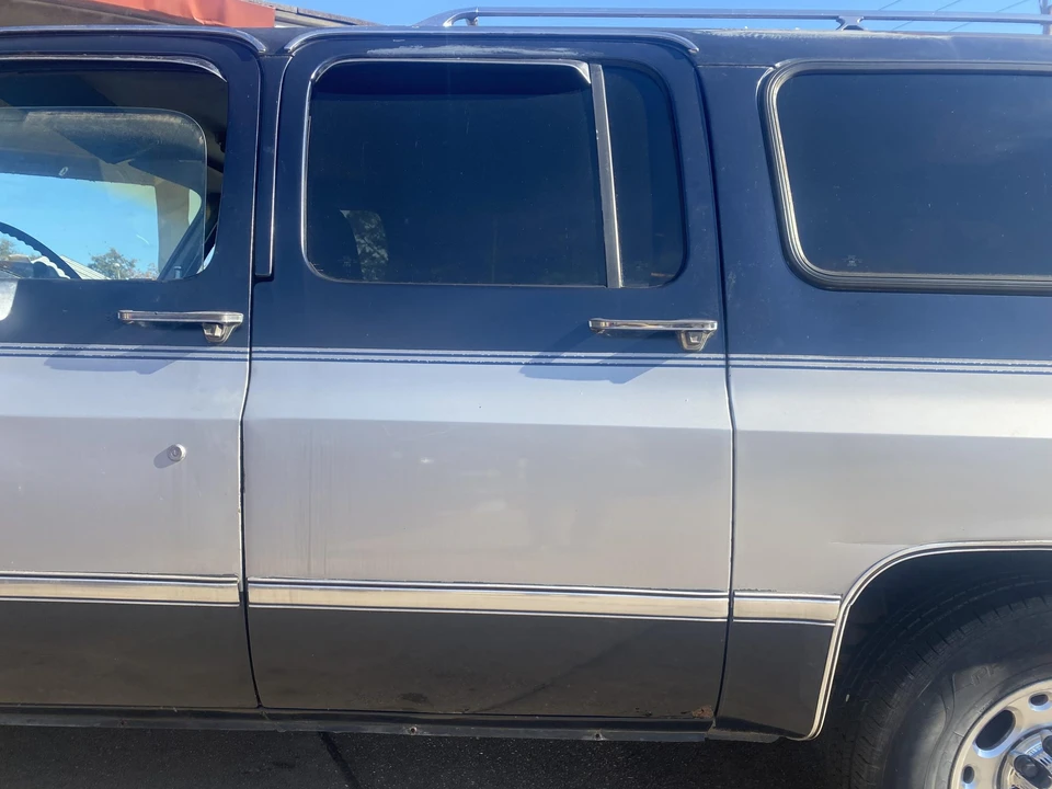 1987 GMC Suburban 7th Gen - Image 15 of 31