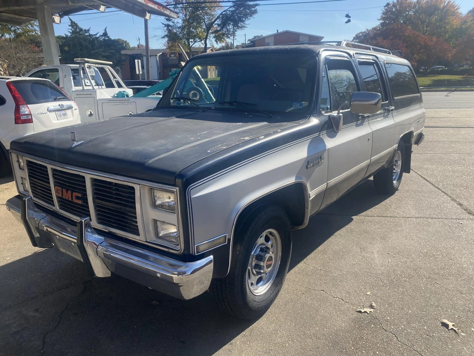 1987 GMC Suburban 7th Gen - Image 3 of 31