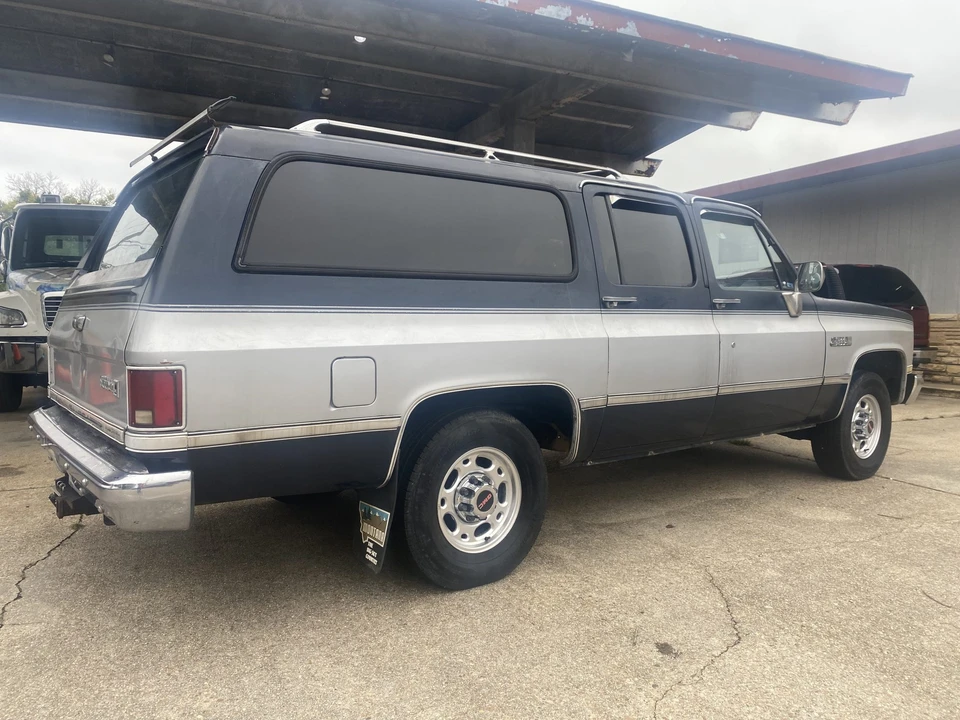 1987 GMC Suburban 7th Gen - Image 10 of 31