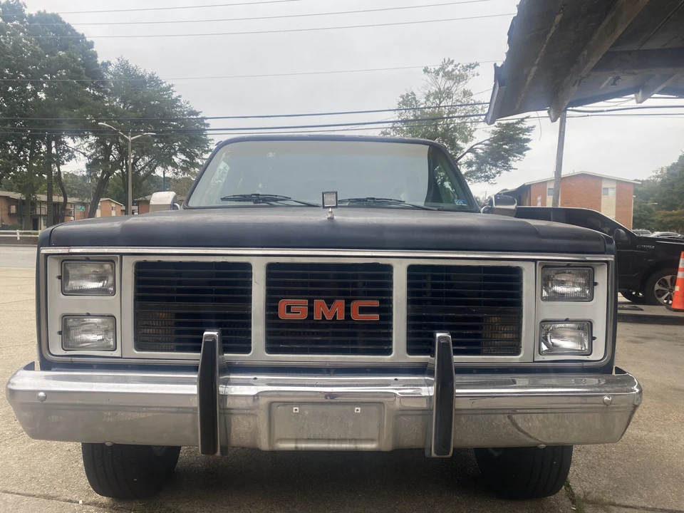 1987 GMC Suburban 7th Gen - Image 12 of 31