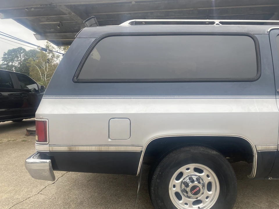 1987 GMC Suburban 7th Gen - Image 27 of 31