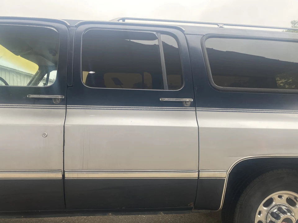1987 GMC Suburban 7th Gen - Image 24 of 31