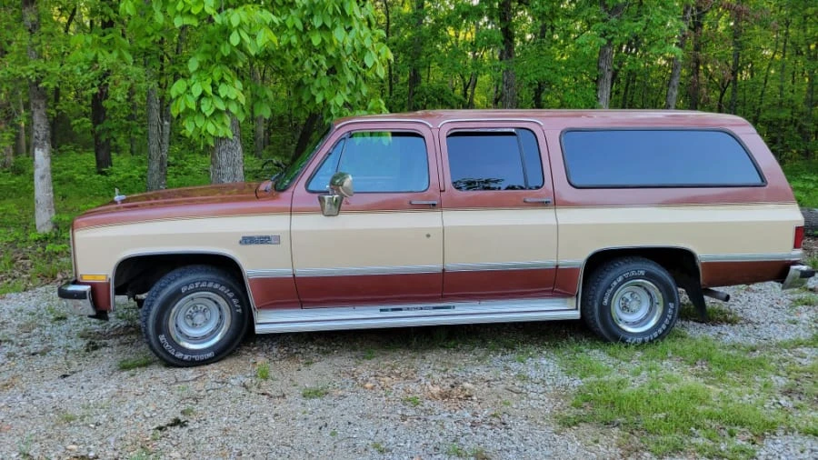 1987 GMC Suburban 7th Gen - Image 9 of 25