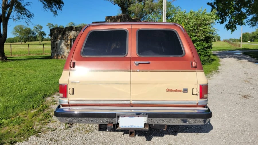 1987 GMC Suburban 7th Gen - Image 5 of 25