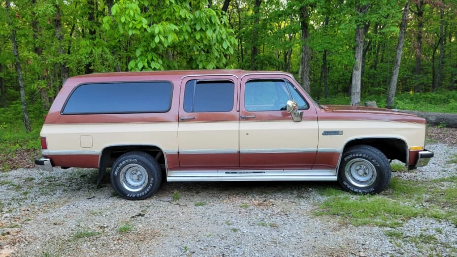 1987 GMC Suburban 7th Gen - Image 6 of 25