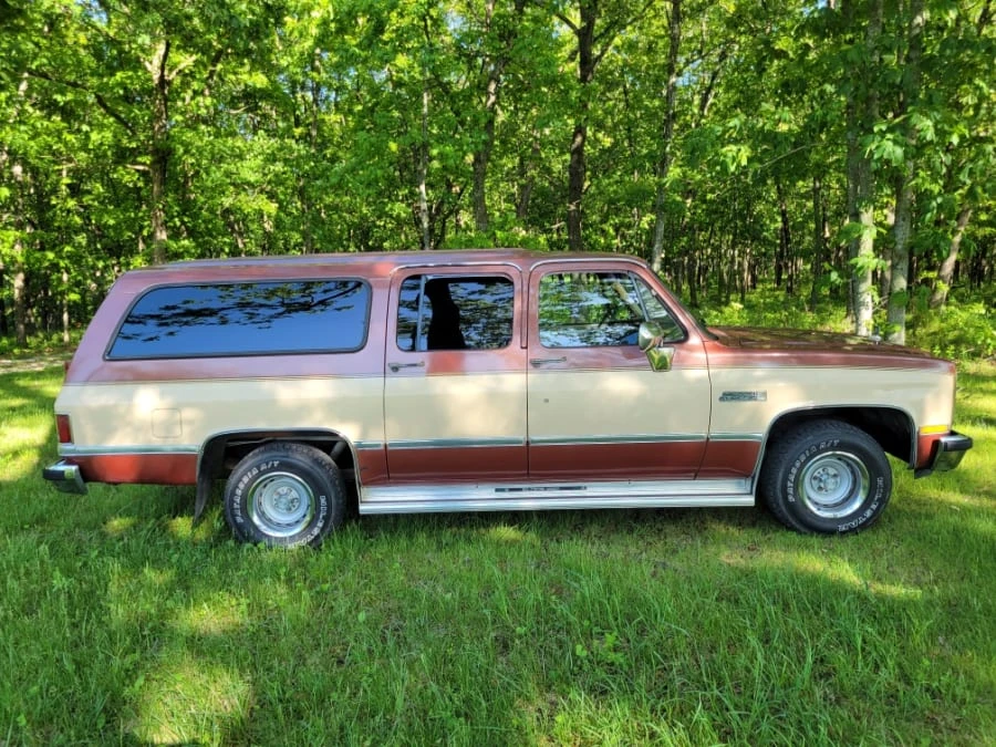 1987 GMC Suburban 7th Gen - Image 17 of 25