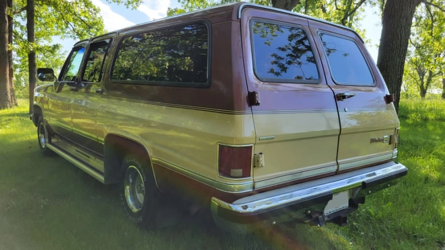 1987 GMC Suburban 7th Gen - Image 15 of 25