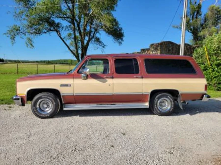 1987 GMC Suburban 7th Gen - Image 2 of 25