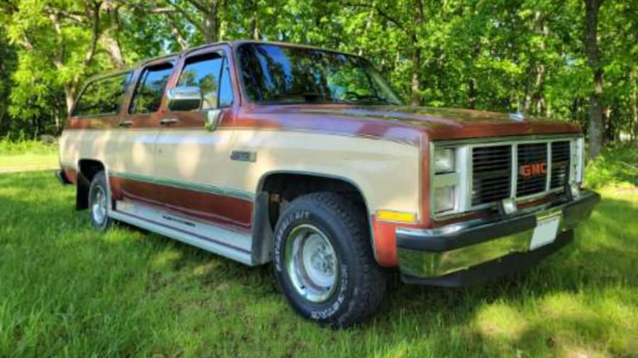1987 GMC Suburban 7th Gen - Image 11 of 25
