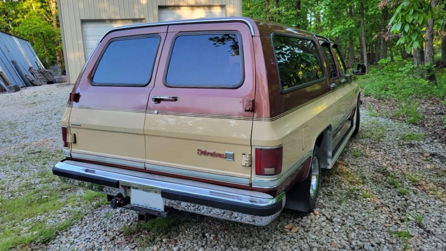 1987 GMC Suburban 7th Gen - Image 8 of 25