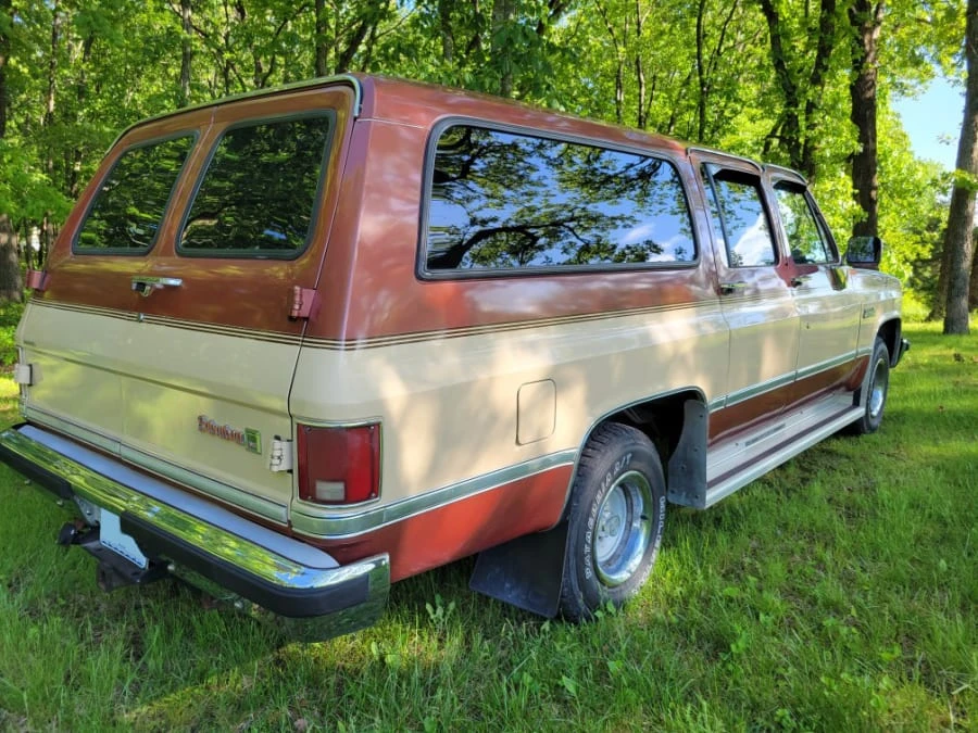 1987 GMC Suburban 7th Gen - Image 3 of 25