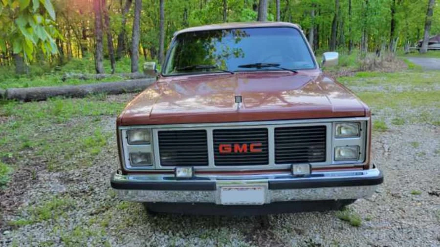 1987 GMC Suburban 7th Gen - Image 7 of 25