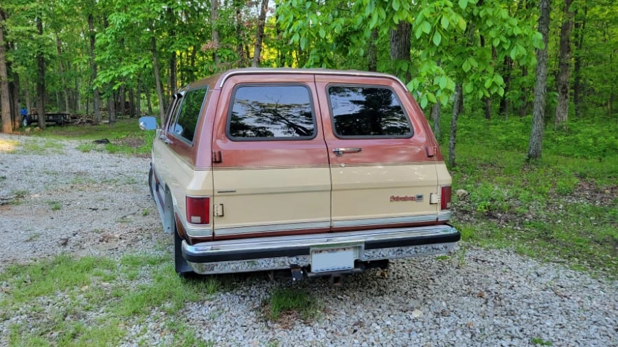 1987 GMC Suburban 7th Gen - Image 10 of 25
