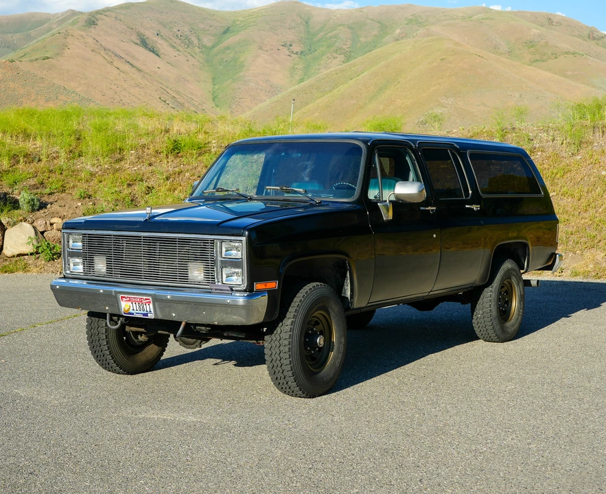 1987 GMC Suburban 7th Gen - Image 3 of 31