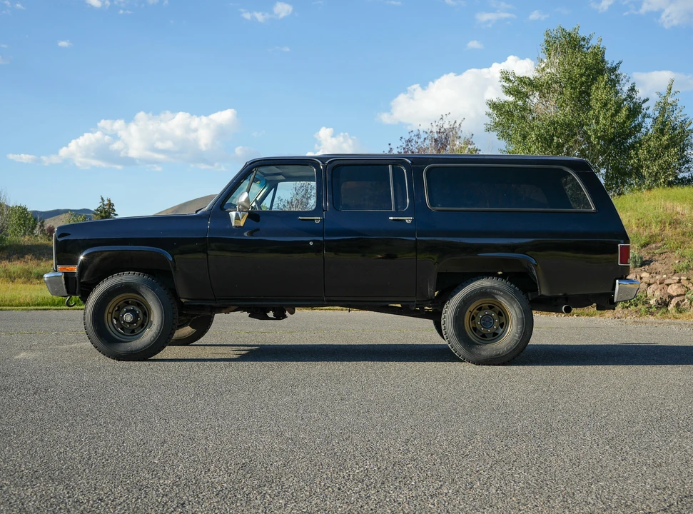 1987 GMC Suburban 7th Gen - Image 15 of 31