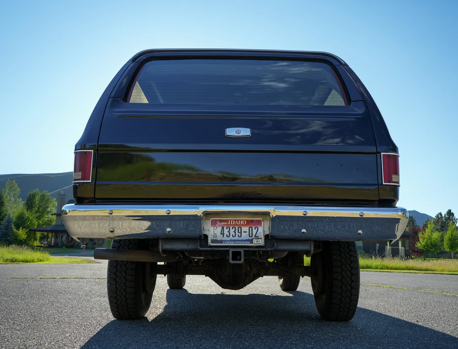1987 GMC Suburban 7th Gen - Image 11 of 31