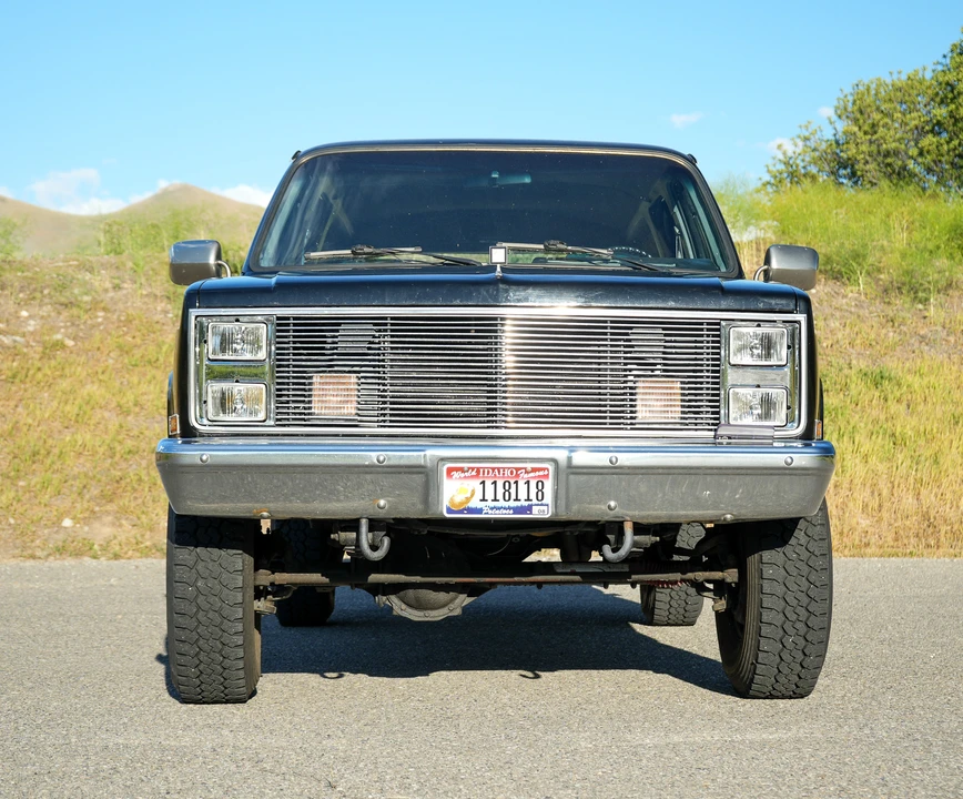 1987 GMC Suburban 7th Gen - Image 5 of 31