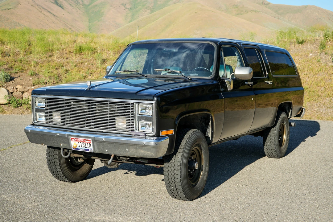 1987 GMC Suburban 7th Gen - Image 4 of 31