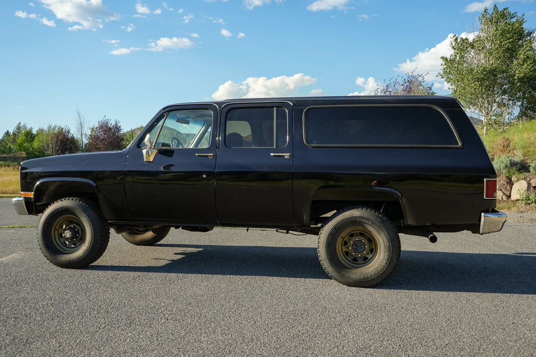 1987 GMC Suburban 7th Gen - Image 14 of 31