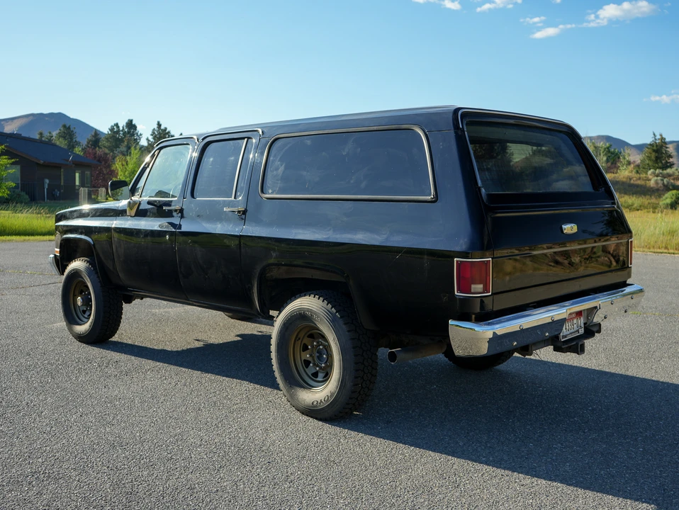 1987 GMC Suburban 7th Gen - Image 12 of 31