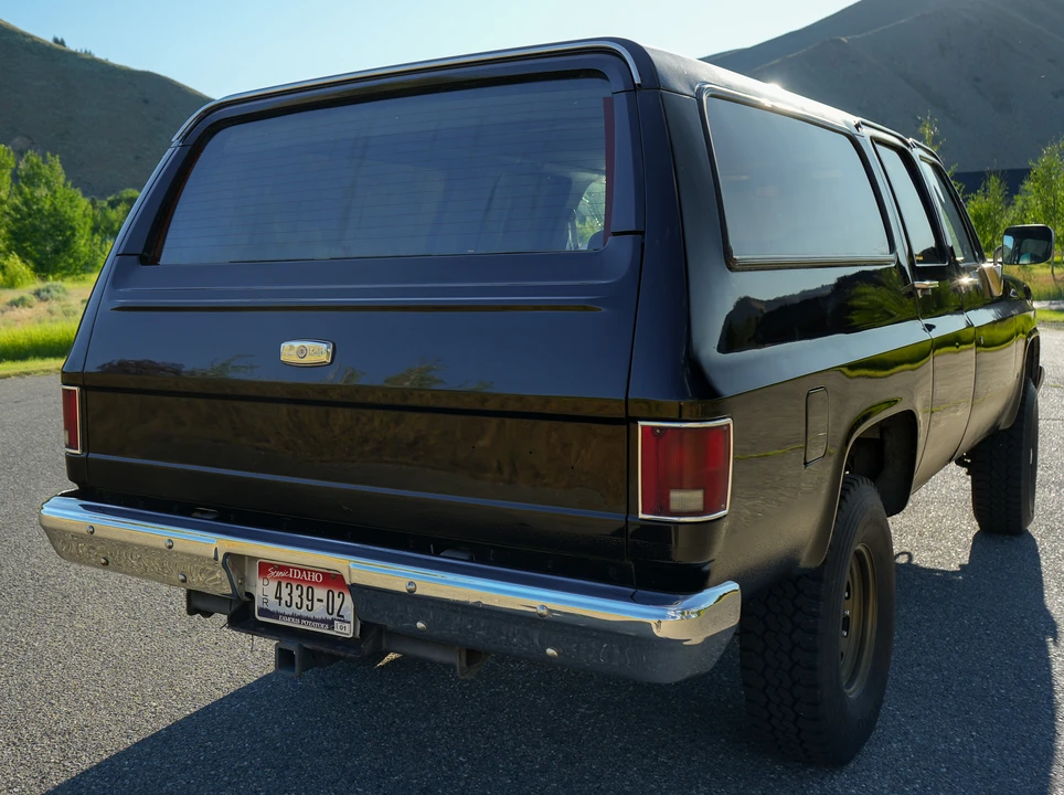 1987 GMC Suburban 7th Gen - Image 10 of 31