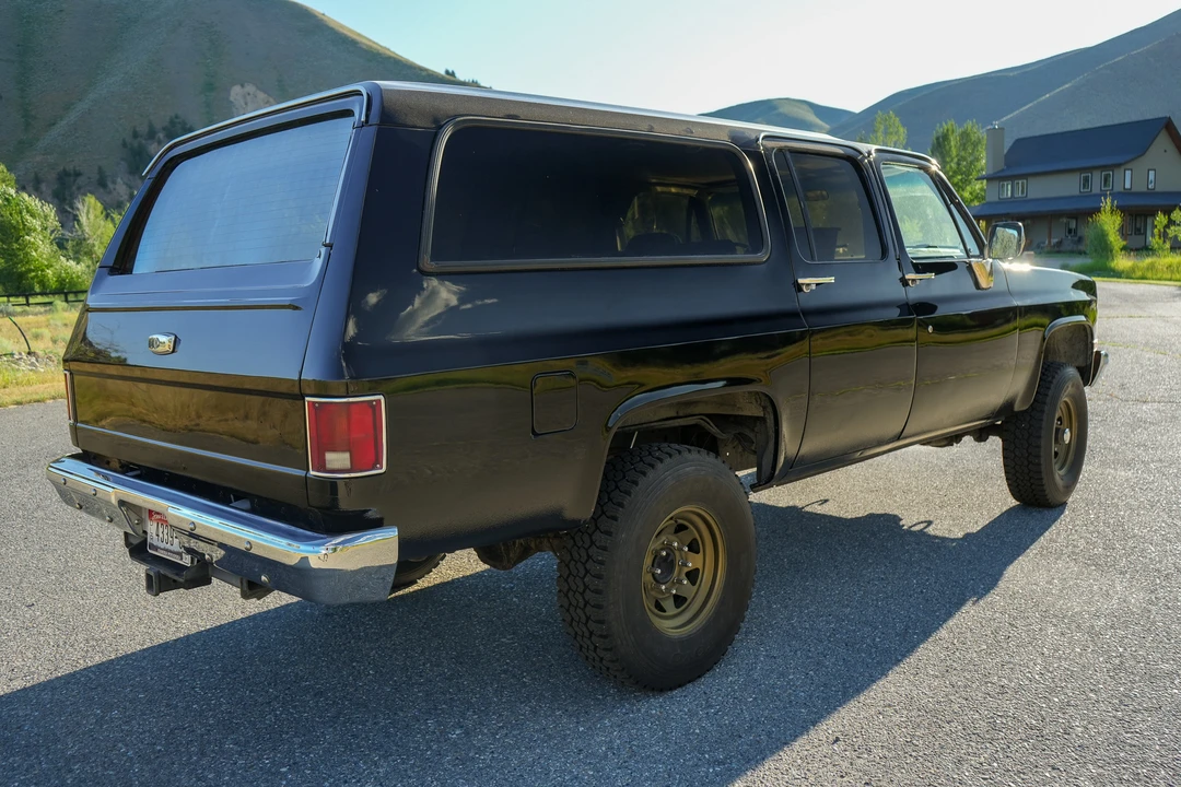 1987 GMC Suburban 7th Gen - Image 9 of 31
