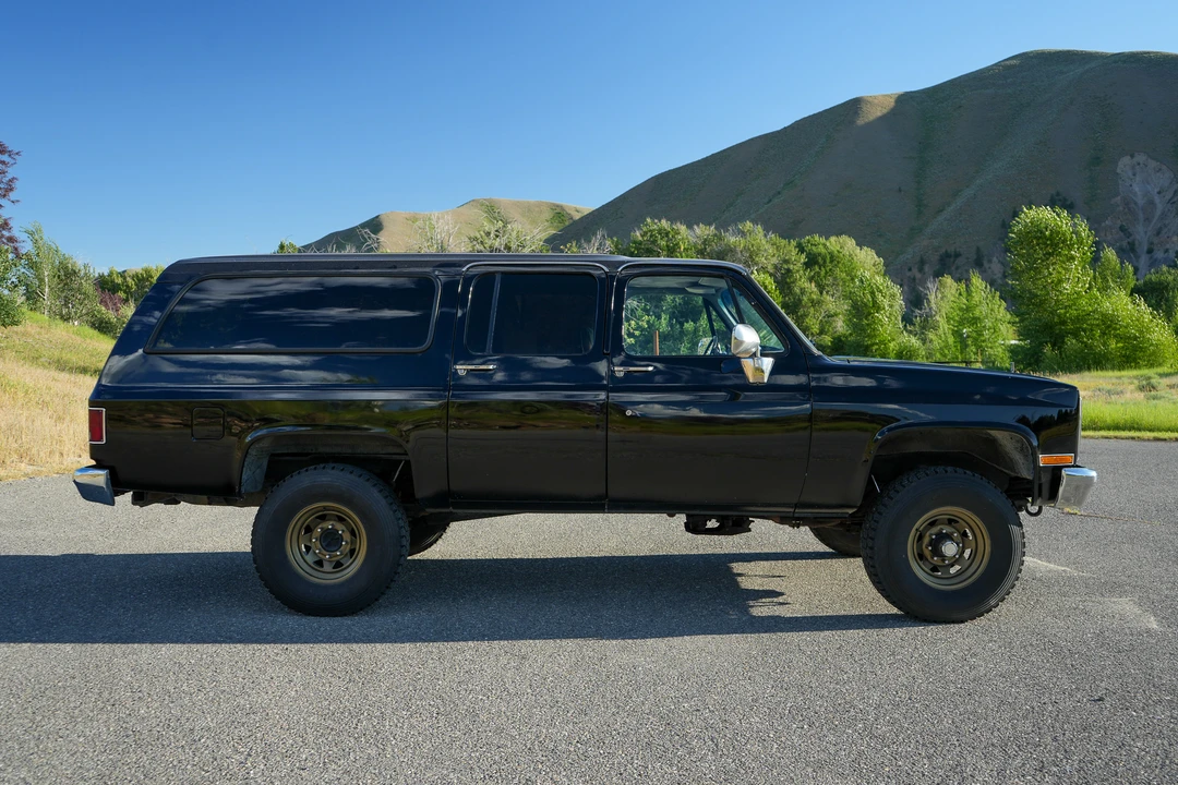 1987 GMC Suburban 7th Gen - Image 8 of 31
