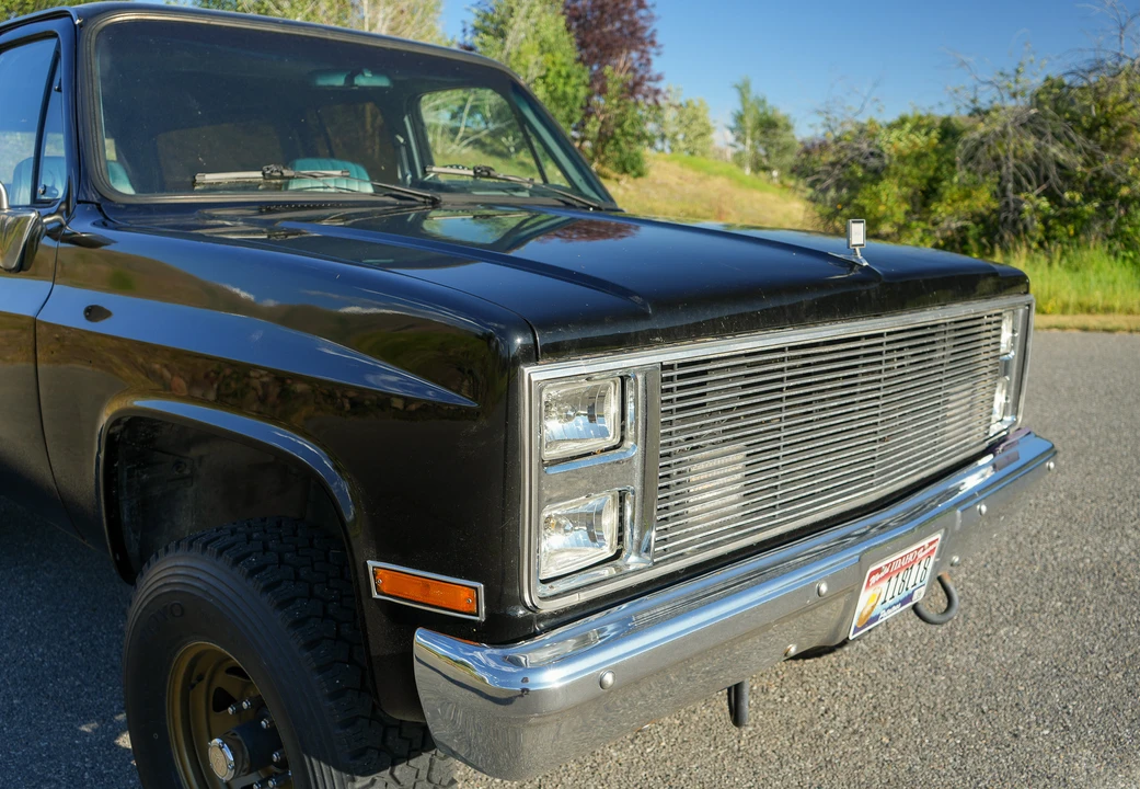 1987 GMC Suburban 7th Gen - Image 17 of 31
