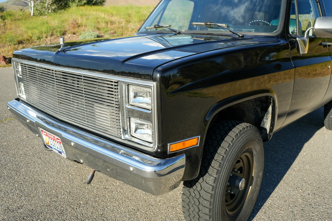1987 GMC Suburban 7th Gen - Image 16 of 31