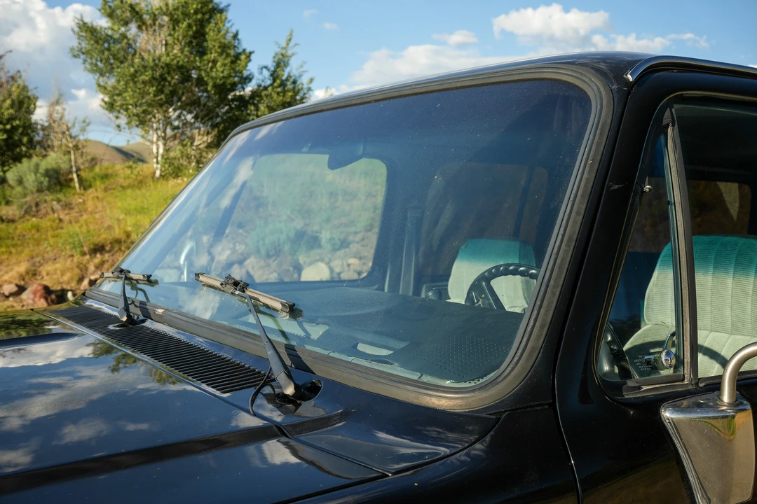 1987 GMC Suburban 7th Gen - Image 27 of 31
