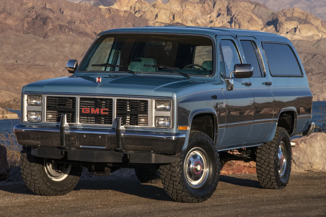 1987 GMC Suburban 7th Gen - Image 9 of 31