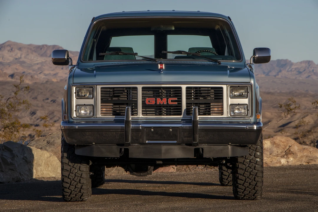 1987 GMC Suburban 7th Gen - Image 14 of 31
