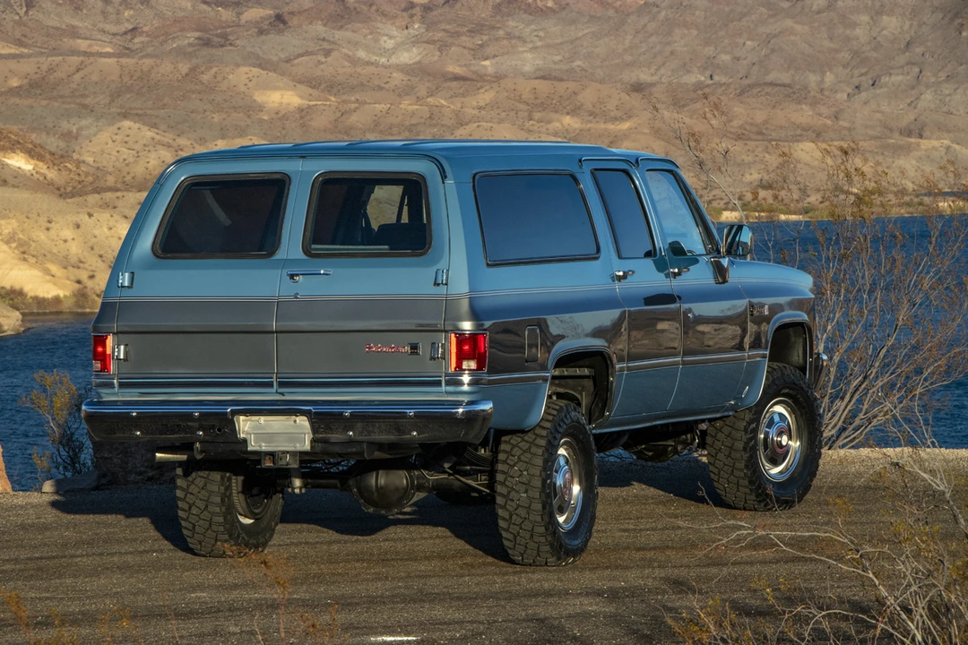 1987 GMC Suburban 7th Gen - Image 21 of 31