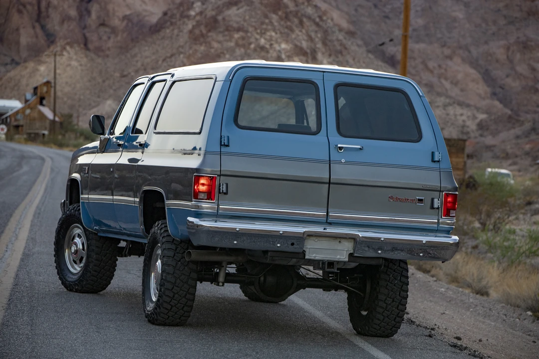 1987 GMC Suburban 7th Gen - Image 22 of 31
