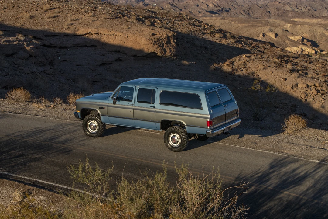 1987 GMC Suburban 7th Gen - Image 26 of 31