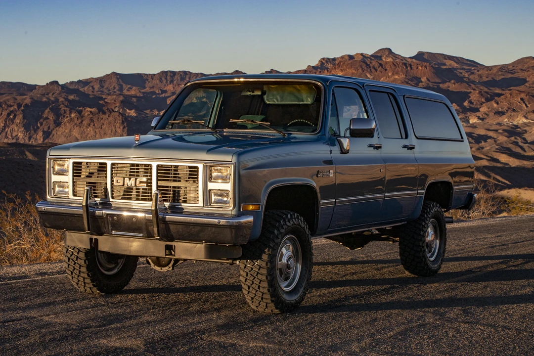 1987 GMC Suburban 7th Gen - Image 7 of 31