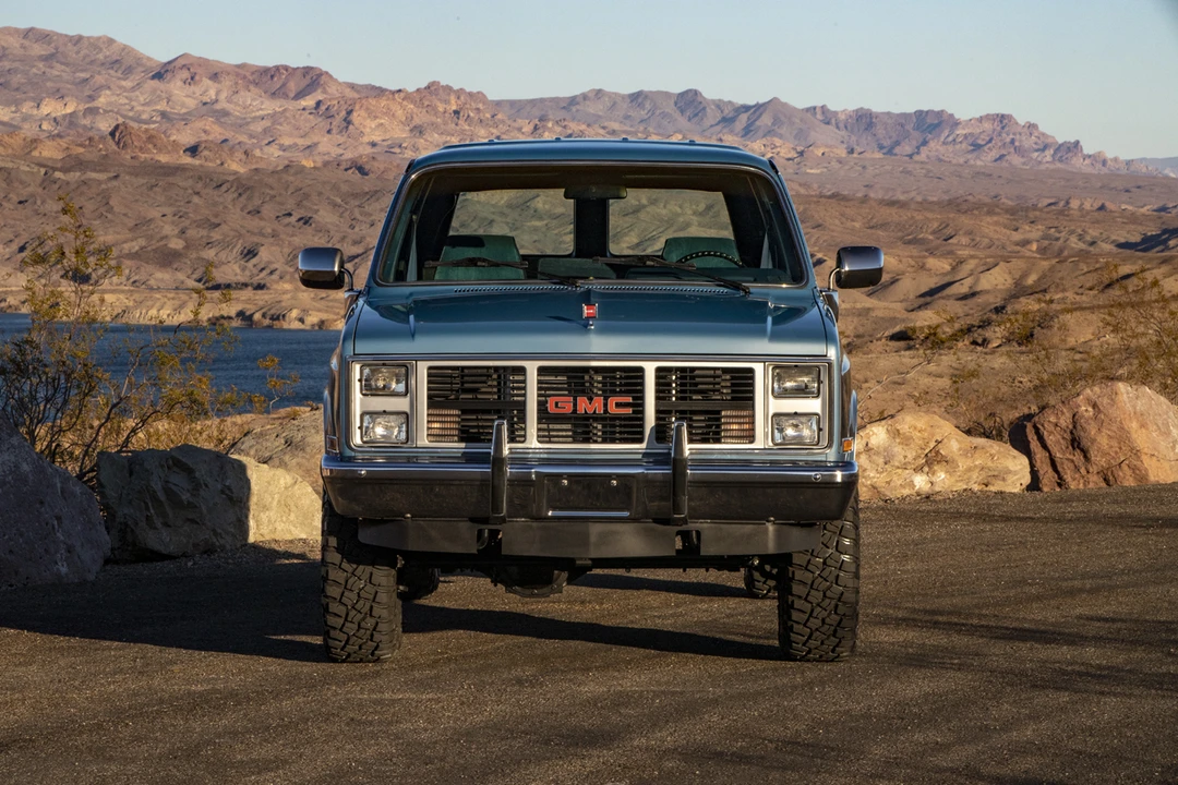 1987 GMC Suburban 7th Gen - Image 12 of 31