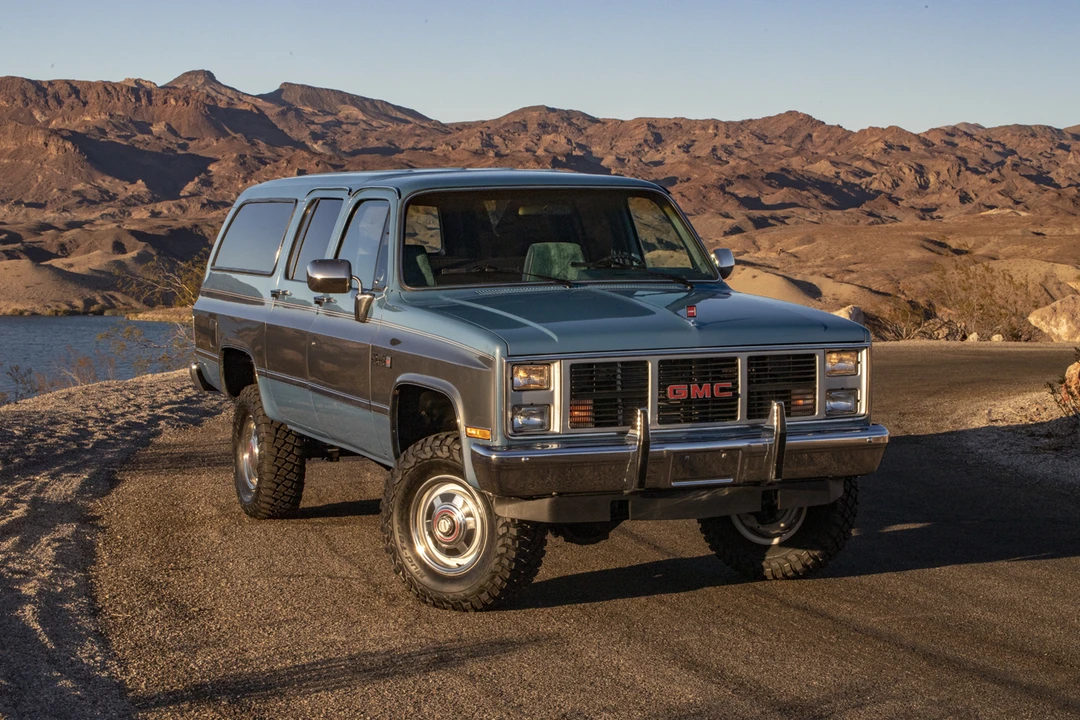 1987 GMC Suburban 7th Gen - Image 15 of 31