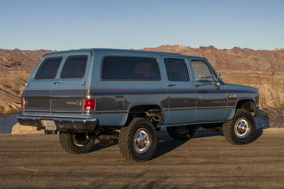 1987 GMC Suburban 7th Gen - Image 20 of 31
